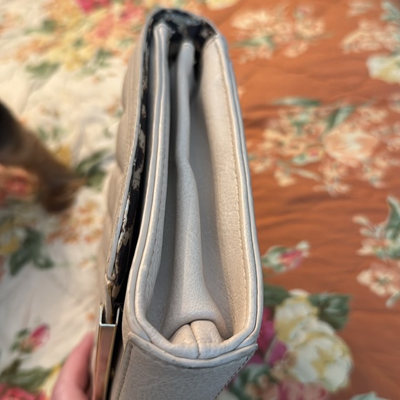 Cream Quilted Crossbody Purse with Gold Chain Mossimo Target faux Leather - Picture 8 of 12